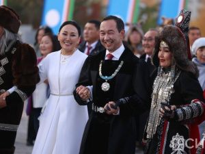 В Якутске прошел масштабный осуохай в честь Дня государственности республики