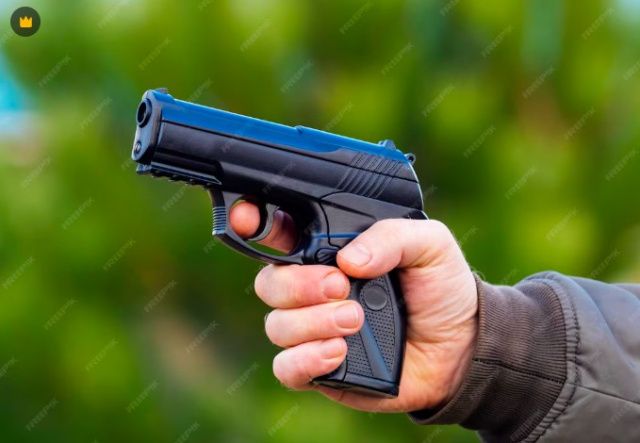 Житель Якутска взял с собой на разборки сигнальный пистолет и… заработал уголовное дело