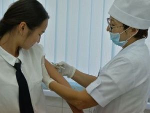 В школах Якутска продолжается прививочная кампания