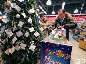 Айсен Николаев  дал старт благотворительной акции «Елка добра»