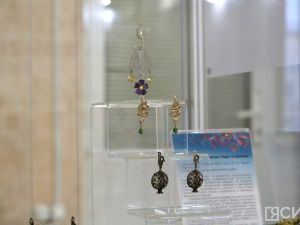 В Якутске открылась выставка украшений народов республики