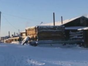 В якутском селе сажают деревья, чтобы школа не упала в овраг