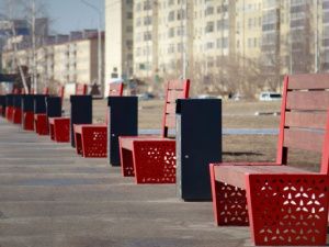 В преддверии 80-летия Победы в Великой Отечественной войне на площади Победы г. Якутска установлены малые архитектурные формы, изготовленные осужденными