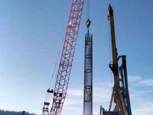 Строители забетонировали 63 буронабивные сваи под опоры Ленского моста