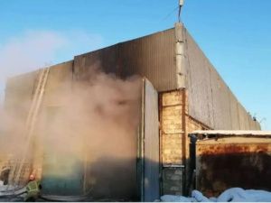 В Нерюнгри сварочные работы рядом с грузовиками привели к пожару, уничтожившему имущество на 6,7 млн рублей