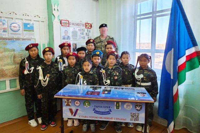 «Парту Героя» памяти росгвардейца Андрея Ощепкова открыли в школе Ленского района