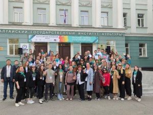 Представители АГИКИ презентовали вуз на молодежном форуме в Алтае