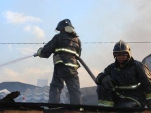 В Мирном на пожаре пострадала женщина
