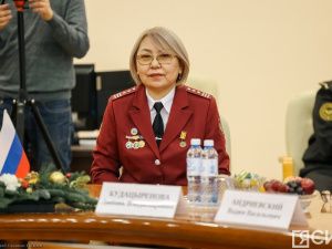 Айсен Николаев вручил якутянам государственные награды в преддверии Нового года