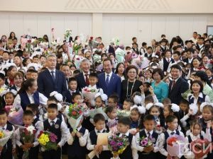 Глава Якутии поздравил с Днем учителя