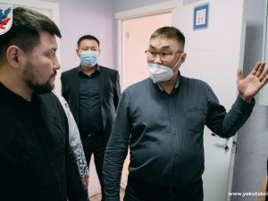 Евгений Григорьев осмотрел пункт временного размещения беженцев в Якутске