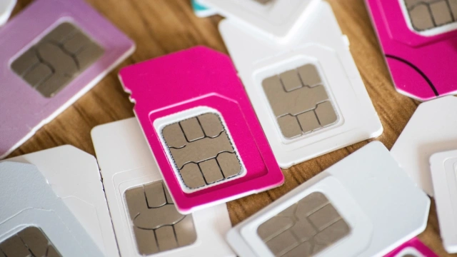С 1 ноября у россиян начнут блокировать лишние сим-карты