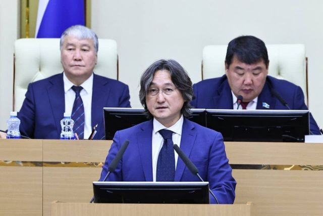 Скандальный зампред правительства отмечает День рождения