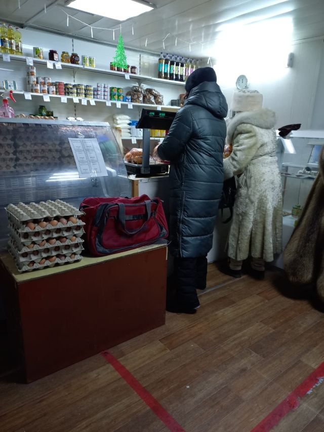 В поселок Черский доставлен дополнительный объем продуктов