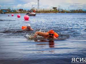 В Якутске прошли соревнования по плаванию в холодной воде