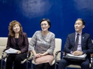 Сардана Авксентьева встретилась с финалистами всероссийского конкурса