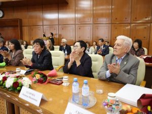 Айсен Николаев вручил 35 якутянам государственные награды