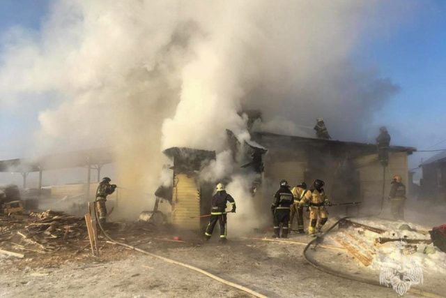 Три частных гаража сгорели в Якутии за день