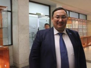 Брал деньгами и жильём: Дело бывшего главы направлено в суд