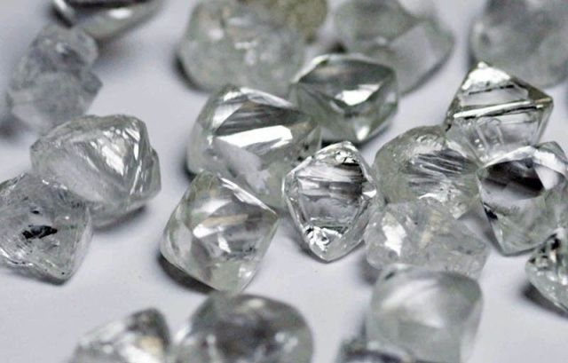 Крупную партию природных алмазов нашли у рабочего в Якутии 