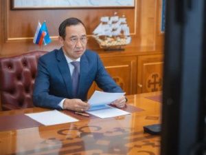 Айсен Николаев поручил ускорить темпы вакцинации якутян