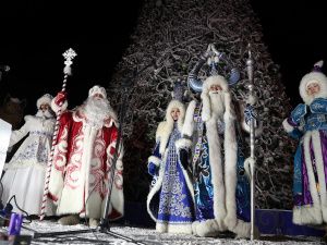 В Якутске зажгли огни первой новогодней ёлки