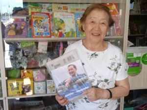 Подписчики газеты «Кыым» получают книги «Суруллубут суоруллубат»
