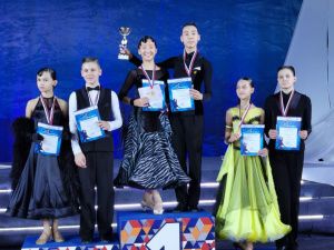 Шесть золотых кубков завоевала танцевальная пара из Якутии на турнире в Москве