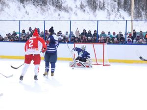 Зрелищной ничьей завершился матч звёзд мирового хоккея с якутской командой у Ленских столбов