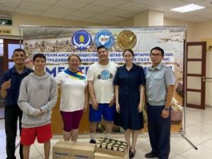 Сотрудники уголовно-исполнительной инспекции УФСИН присоединились к сбору гуманитарной помощи для пострадавших от паводка жителей Верхоянского района