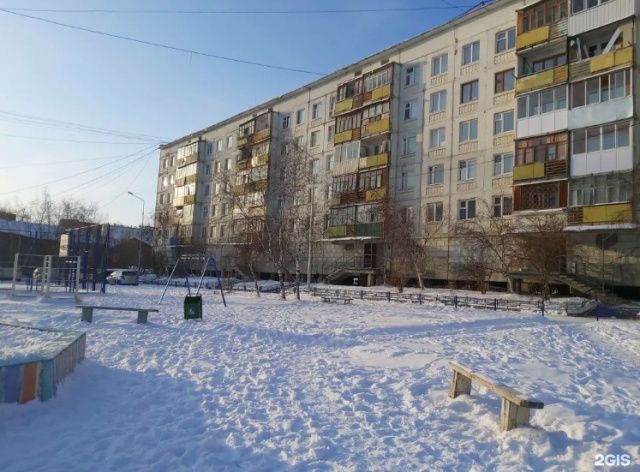 "Повалили на снег и били ногами": двое мальчиков избили 8-летнего