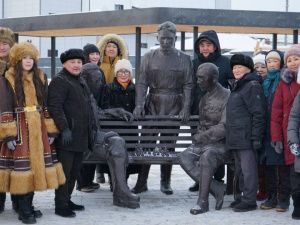 В Верхневилюйске открыли сквер имени Исидора Барахова