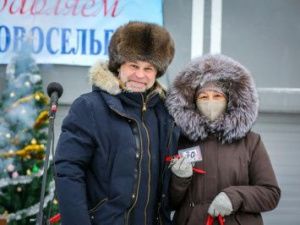 Кирилл Бычков вручил ключи от новых квартир переселенцам из аварийного жилья