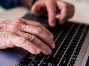 Лжепредставитель сотового оператора похитил у пожилого жителя Якутска более 300 тысяч рублей