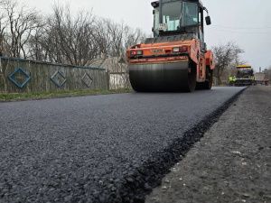 Айсен Николаев проверил ход работ по восстановлению подшефного Якутии города Докучаевска