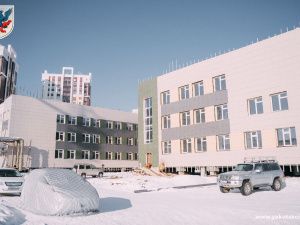 Строительная готовность крупнейшей школы Якутска достигла 80 процентов