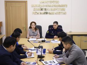 Заместитель начальника УФСИН Станислав Тетерин и заместитель министра жилищно-коммунального хозяйства и энергетики региона Наталья Готовцева обсудили вопросы развития производства в исправительных учреждениях