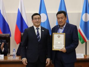 Работникам спортивной отрасли Якутии вручили государственные награды