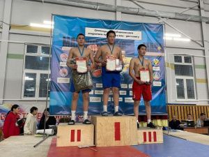 Более 200 спортсменов участвовали в юношеском турнире по мас-рестлингу в Чурапчинском улусе