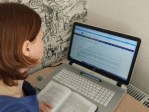 Минобразования Якутии: малообеспеченные семьи могут получить ноутбуки и планшеты на время дистанционного обучения