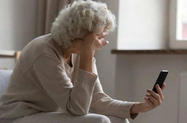 Наживка сработала: Пенсионерка перевела мошенникам миллион рублей, пытаясь получить компенсацию за малоэффективный гель