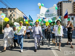 В Якутске порядка 2 тысяч человек объединило шествие-парад в День семьи, любви и верности