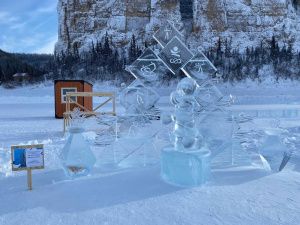 Подножие Ленских столбов украсили ледовые скульптуры, посвященные играм «Дети Азии»