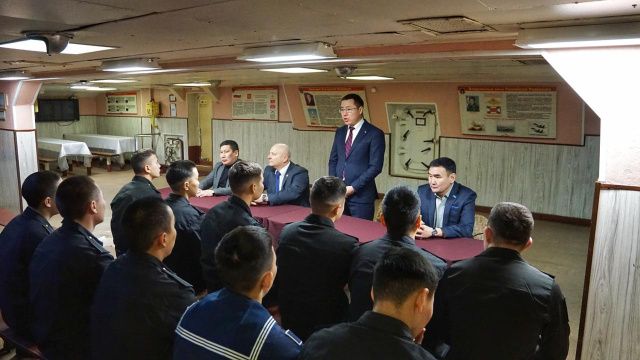 Постпредство Якутии по ДФО поздравило воинов с Днём защитника Отечества