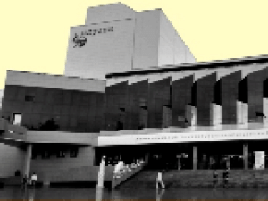 В Мирнинский театр нагрянули правоохранители с проверкой