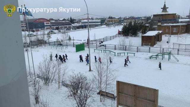 В Якутии ребенок упал во время физкультуры и получил тяжелую травму