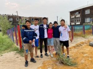 Молодогвардейцы провели косметический ремонт детской площадки