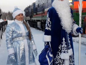 Железнодорожники поздравили пассажиров с Новым Годом!