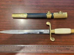 В Якутии 19-летний парень совершил кражу икон, медалей, монет и украшений из дома 70-летнего пенсионера: Вынесен приговор