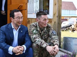 Глава Якутии выразил слова благодарности родителям Героя России Алексея Неустроева